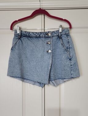 Light Wash Denim Button-Front Women’s Skorts